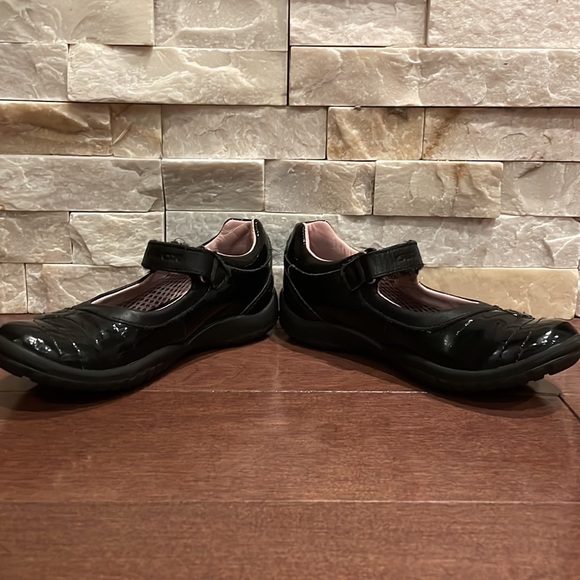 Geox Patent Leather Shoes - Picture 6 of 9